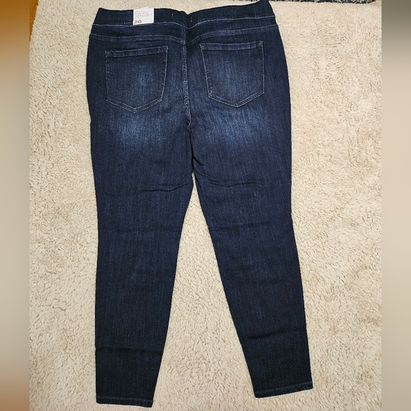 NWT Lane Bryant Jegging with Magic Flex Waistband MediumWash with Studs, 20 - Picture 6 of 6